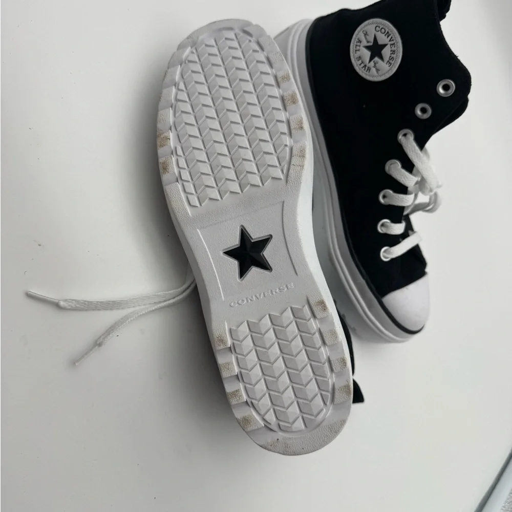 Converse Kids Black and White Platform‎ Sneakers size 5